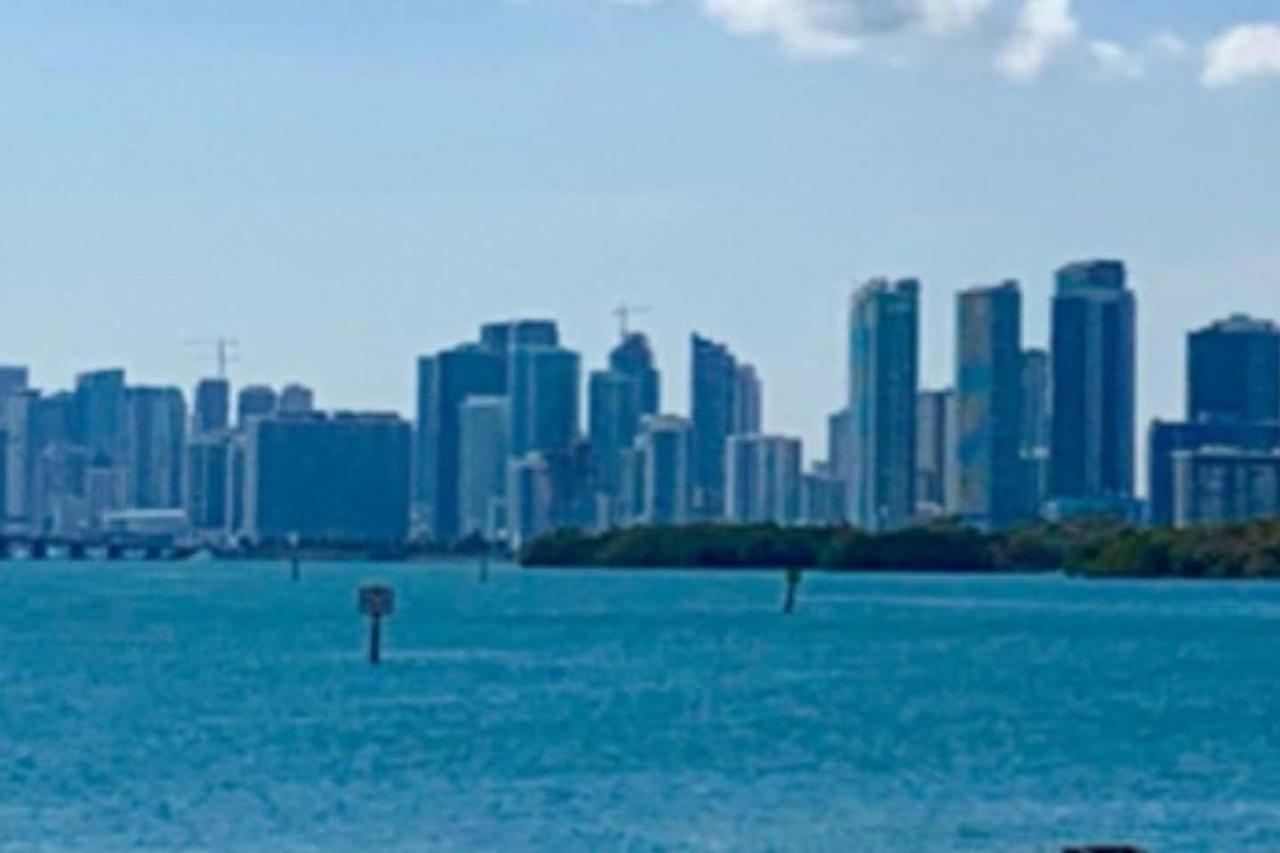 Casa de férias Top Floor Breathtaking View Of Miami Skyline, Pool And Free Parking