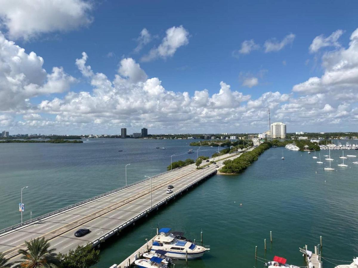 Casa de férias Top Floor Breathtaking View Of Miami Skyline, Pool And Free Parking
