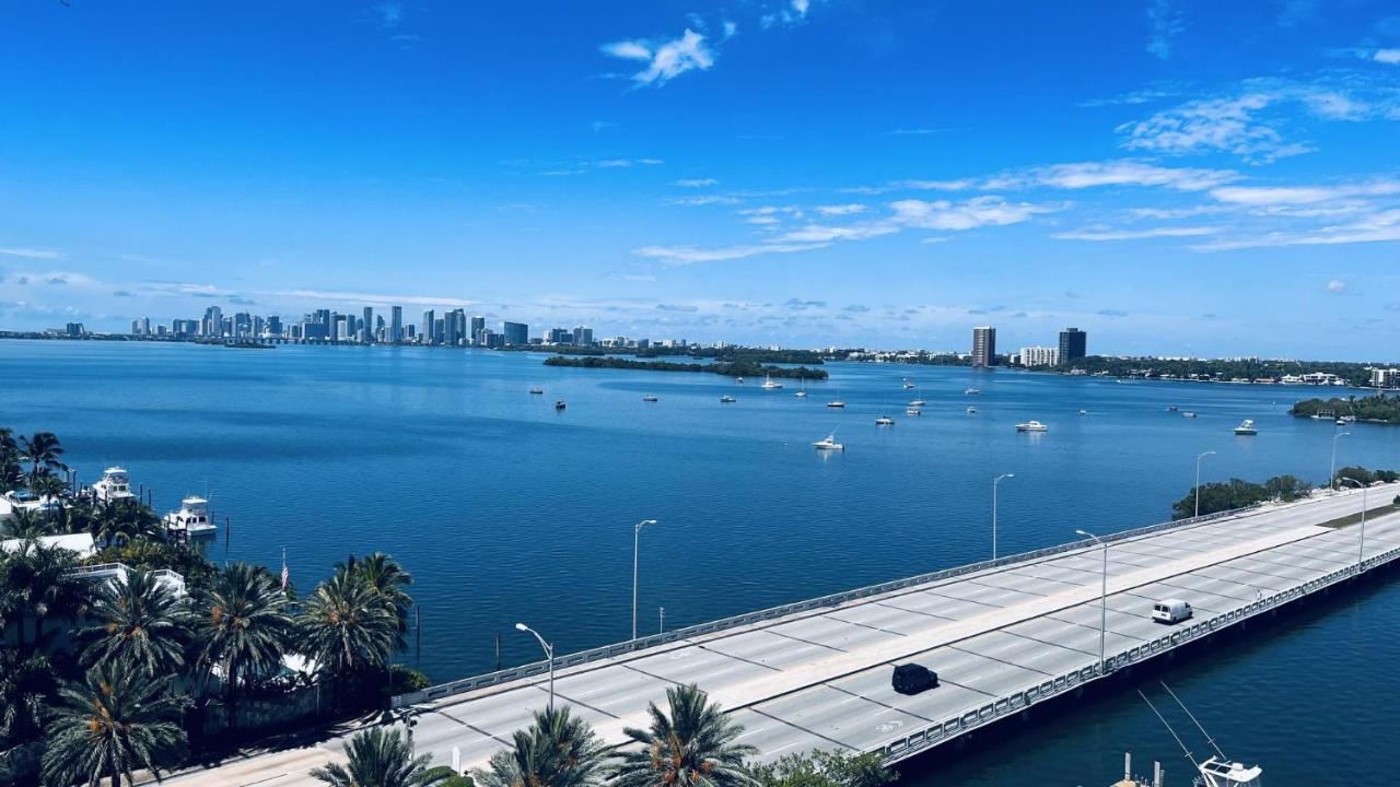Casa de férias Top Floor Breathtaking View Of Miami Skyline, Pool And Free Parking Miami Beach